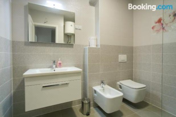 带阳台及城景的双卧室公寓