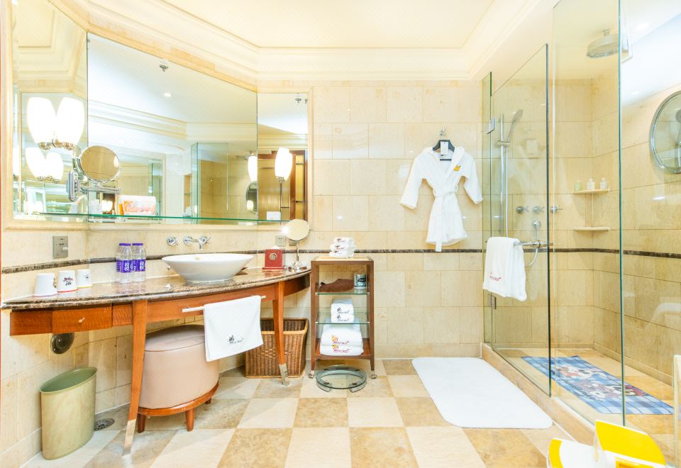 the Hongta Hotel, A Luxury Collection Hotel, ShanghaiB.Duck Themed Suite