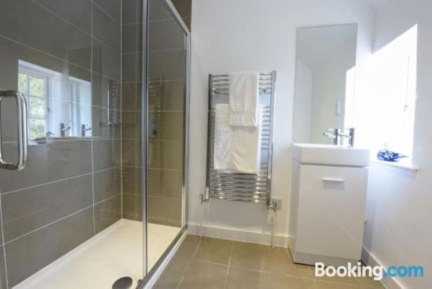 Woodstock Suites两卧室公寓