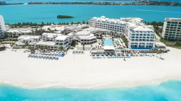 Wyndham Alltra Cancun All Inclusive Resort Exterior