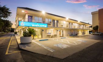 Motel 6 Kissimmee, FL - Orlando