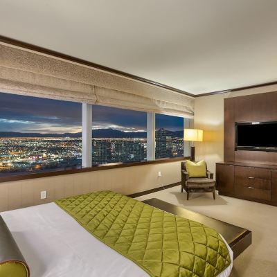 PANORAMA STRIP VIEW SUITE (2BR) - 45th Floor