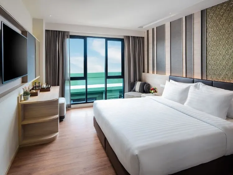 ห้องดีลักซ์ เตียงใหญ่ 1 เตียง