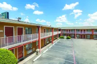 Days Inn & Suites by Wyndham Arlington Near Six Flags