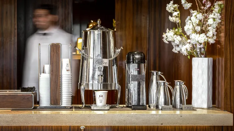 カメオ ビバリーヒルズ 食事・レストラン