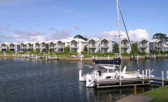 Captains Cove Resort - Waterfront Apartments