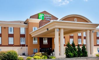 Holiday Inn Express & Suites Lawrence