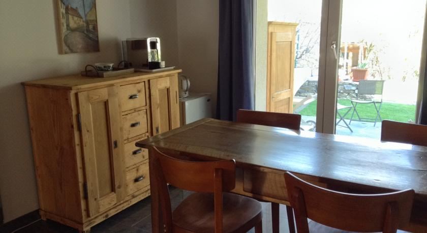 Bnb Chantevent Family Room with Private Bathroom