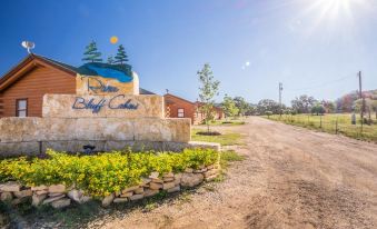River Bluff Cabins - Housity