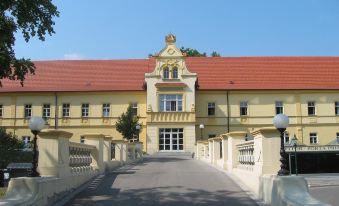 Junges Hotel Tulln - Housity