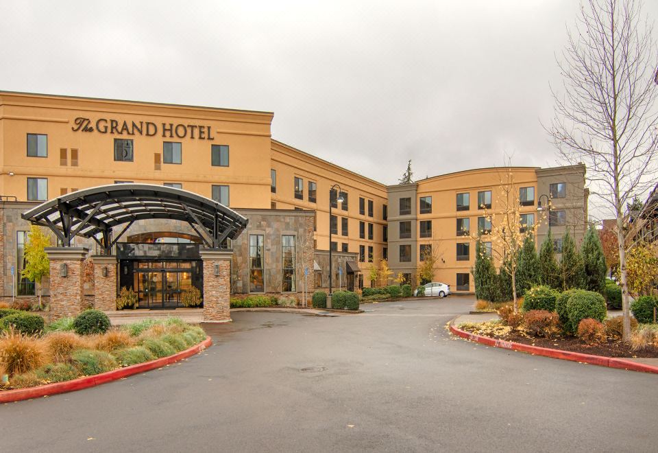 "a large hotel with an entrance that says "" grand hotel "" and an entrance with a carport" at Grand Hotel at Bridgeport