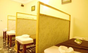 Dalat Flowery Hotel & Coffee