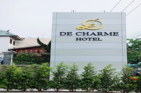 Decharme Hotel