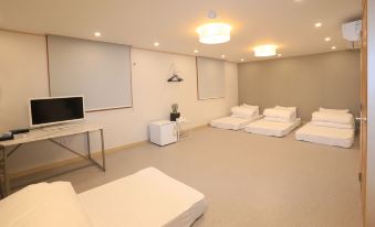 Maison Mini Hotel - Housity
