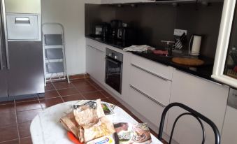 Apartment with 2 Bedrooms in La Garde, with Pool Access, Enclosed Garden and Wifi
