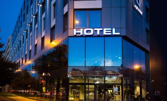 Q Hotel Plus Wrocław - Housity