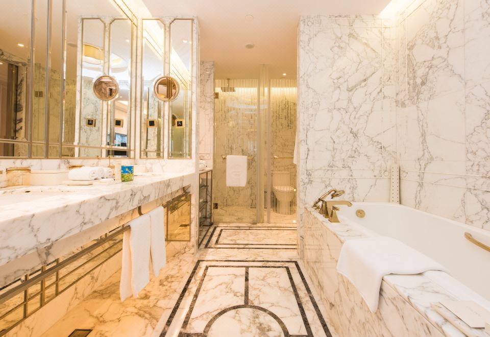 the Langham HaikouPlayful Family Theme Sea-view Room