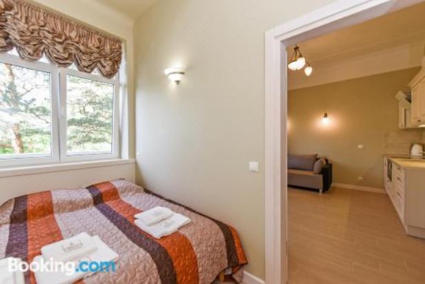 带阳台的大床房-附楼