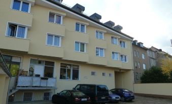 Lipp Apartments