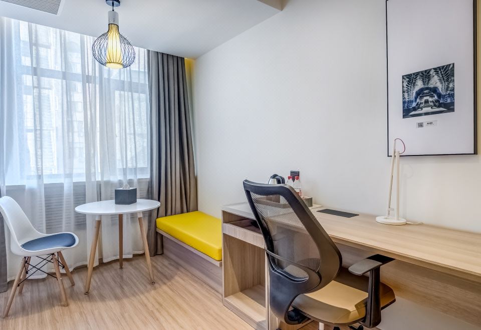 Atour Light (Harbin Central Street)Supreme Double Bed Room With Mobile Screen Casting