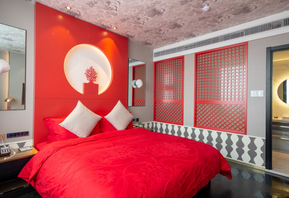 绯红之吻江景豪华情侣套房