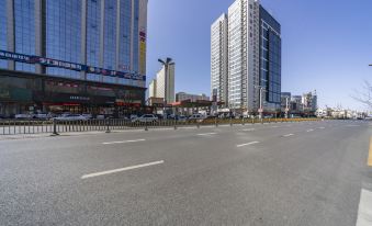 Ibis Hotel (Xinzhou Qiyi Road)