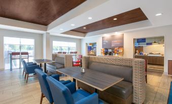 Holiday Inn Express & Suites Silver Springs-Ocala