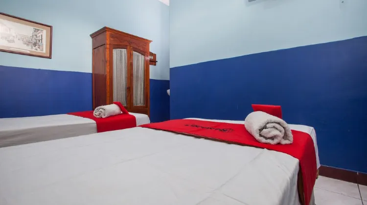 RedDoorz @ Genteng Surabaya 2 部屋