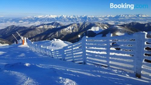 带阳台的两卧室公寓