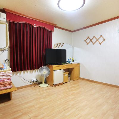 Korean-Style Quadruple Room