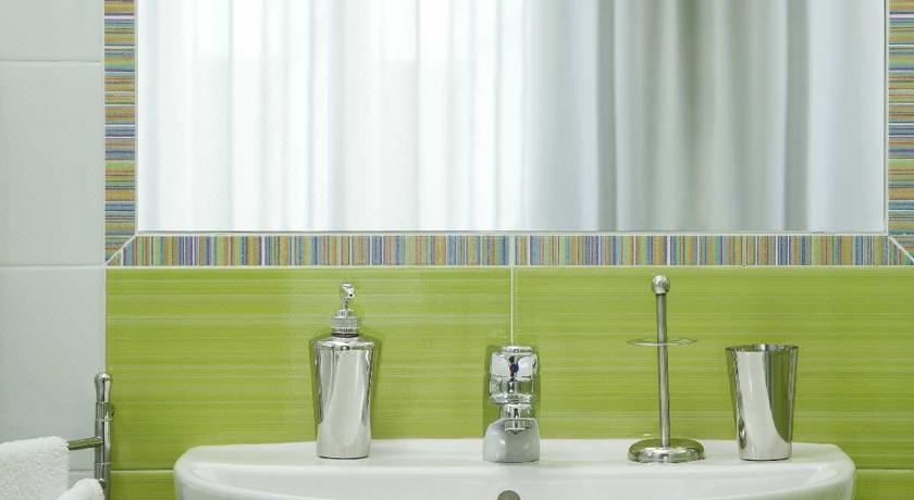 正面海景高级双人间