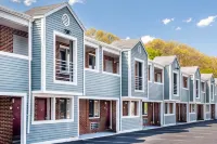Econo Lodge Cranston - Providence Hotels in 