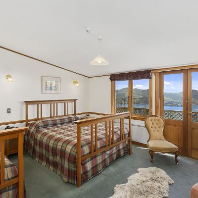 Larger Queen Bed Lodge With Garden View