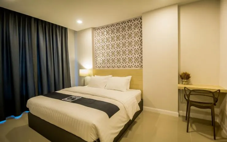 Triple Z Deluxe King Room