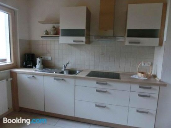 高级一卧室带阳台公寓