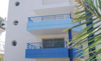 Modern One Bedroomed Apartment Just Off the Cannes Seafront with a Terrace and Pool Access 1753