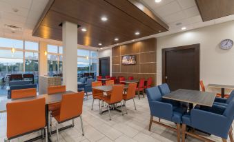 Holiday Inn Express & Suites San Marcos South