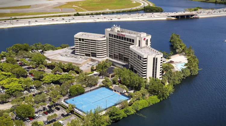Hilton Miami Airport Blue Lagoon Exterior