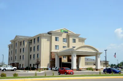 Holiday Inn Express & Suites SIDNEY by IHG Hôtels à : 