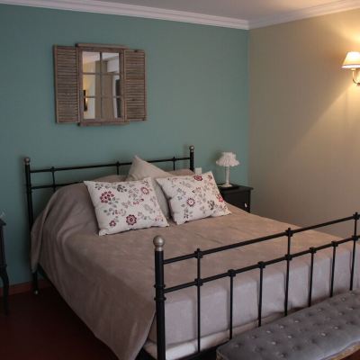 Traditional Room, 1 Queen Bed, Non Smoking, Courtyard View (Chambre Cottage)