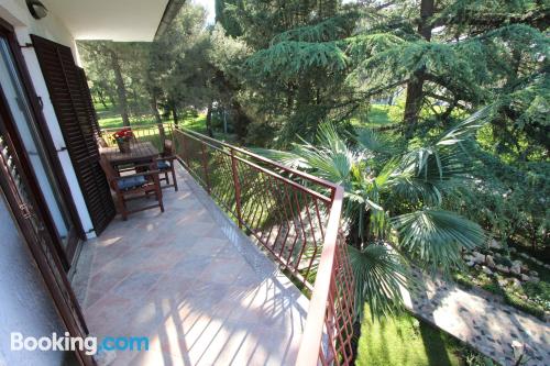 带阳台的两卧室公寓