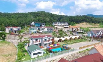 Gyeongju Toham Mountain Rock Pension & Glamping