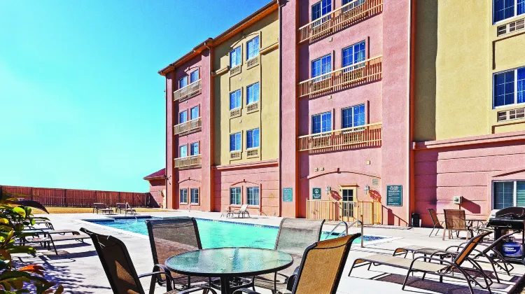 ラ キンタ イン & スイーツ ディケーター 外観