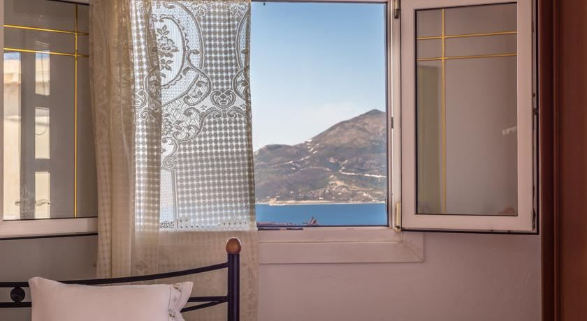 Noula House & Studios Apartment with Sea View