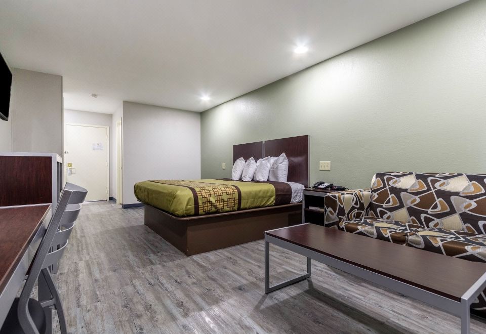 Scottish Inn and Suites Tomball - Housity