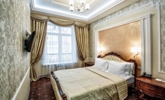 a large bed with a wooden headboard is in the middle of a room with a chandelier , curtains , and lamps at Metropol Hotel