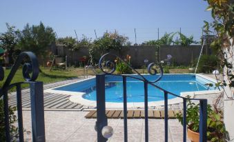 House with One Bedroom in Nazaré, with Shared Pool, Enclosed Garden and Wifi Near the Beach