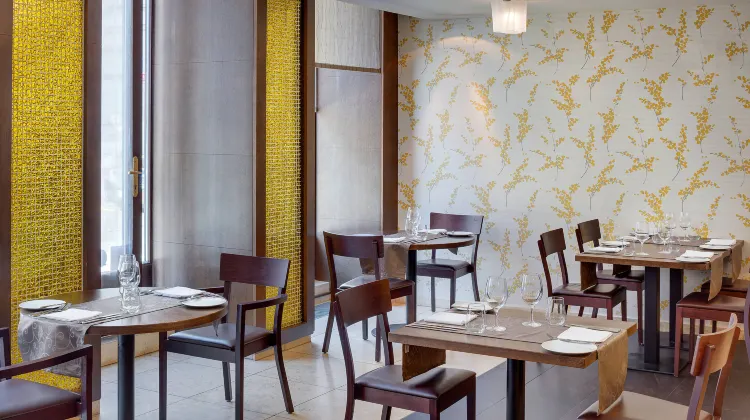 シェラトン プラハ チャールズ スクエア ホテル 食事・レストラン