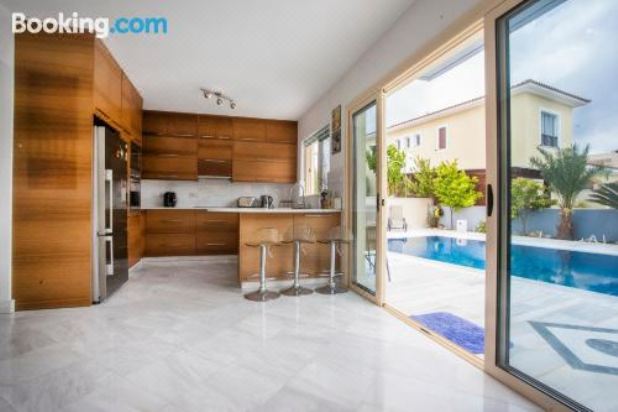 奢华四卧室别墅 - 带私人游泳池