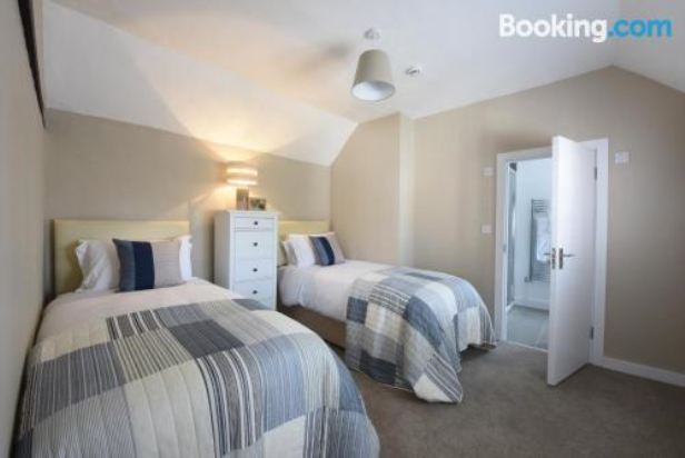 Woodstock Suites两卧室公寓